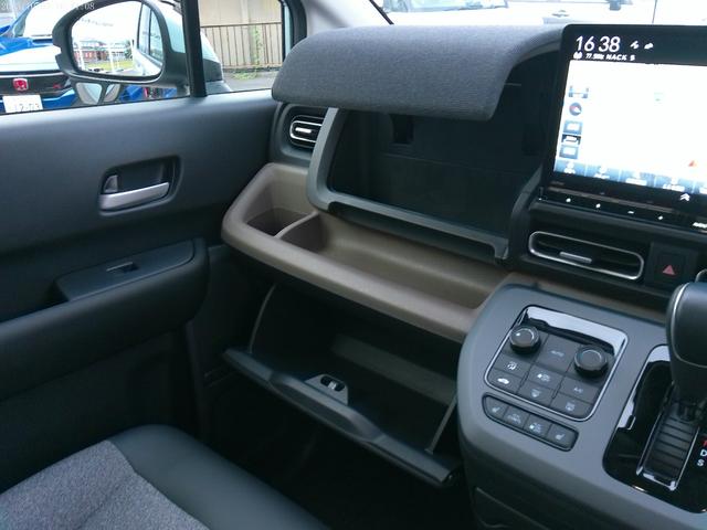 フリード エアーＥＸ　元弊社デモカー　Ｈｏｎｄａ　ＳＥＮＳＩＮＧ　Ｇａｔｈｅｒｓ１１．４インチＣＯＮＮＥＣＴナビ　ＥＴＣ車載器　ブラインドスポットインフォメーション　リアクーラー　運転席・助手席シートヒーター（28枚目）