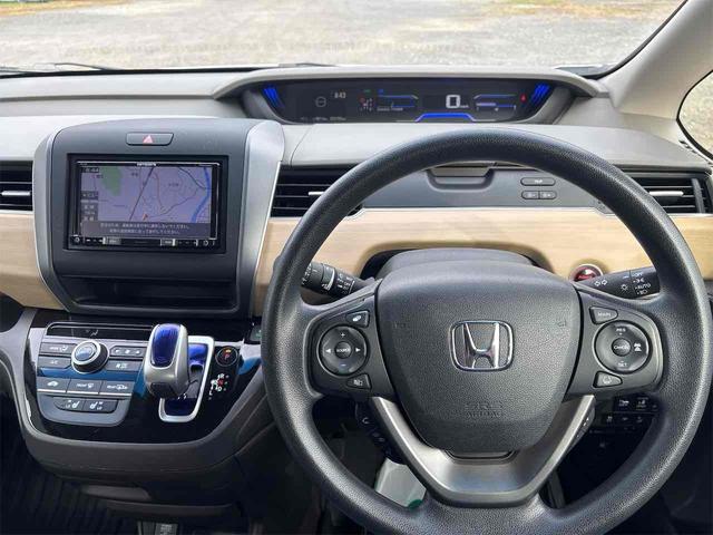 フリードハイブリッド ハイブリッド・Ｇホンダセンシング　４ＷＤ　ドライブレコーダー　ＥＴＣ　バックカメラ　ナビ　ＴＶ　オートクルーズコントロール　レーンアシスト　衝突被害軽減システム　両側電動スライドドア　オートライト　ＬＥＤヘッドランプ　スマートキー（2枚目）