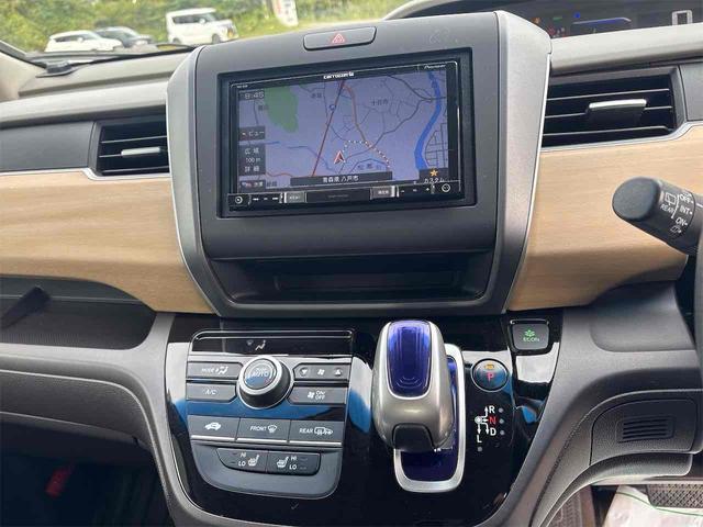 フリードハイブリッド ハイブリッド・Ｇホンダセンシング　４ＷＤ　ドライブレコーダー　ＥＴＣ　バックカメラ　ナビ　ＴＶ　オートクルーズコントロール　レーンアシスト　衝突被害軽減システム　両側電動スライドドア　オートライト　ＬＥＤヘッドランプ　スマートキー（4枚目）