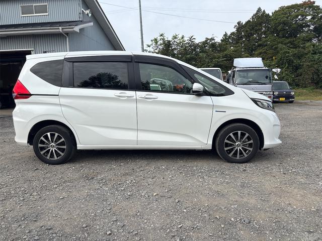 フリードハイブリッド ハイブリッド・Ｇホンダセンシング　４ＷＤ　ドライブレコーダー　ＥＴＣ　バックカメラ　ナビ　ＴＶ　オートクルーズコントロール　レーンアシスト　衝突被害軽減システム　両側電動スライドドア　オートライト　ＬＥＤヘッドランプ　スマートキー（13枚目）