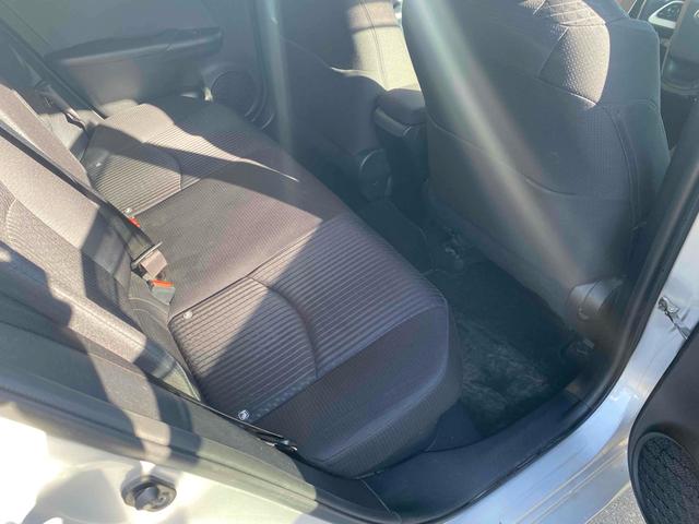 プリウス Ｓ　ドライブレコーダー　バックカメラ　ＴＶ　アルミホイール　オートライト　ＬＥＤヘッドランプ　ＣＶＴ　スマートキー　アイドリングストップ　盗難防止システム　記録簿　衝突安全ボディ　ＡＢＳ　ＥＳＣ　エアコン（10枚目）