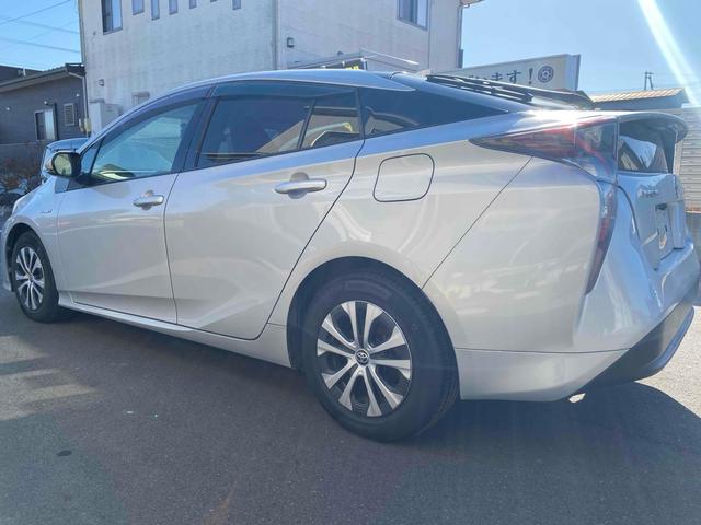 プリウス Ｓ　ドライブレコーダー　バックカメラ　ＴＶ　アルミホイール　オートライト　ＬＥＤヘッドランプ　ＣＶＴ　スマートキー　アイドリングストップ　盗難防止システム　記録簿　衝突安全ボディ　ＡＢＳ　ＥＳＣ　エアコン（14枚目）