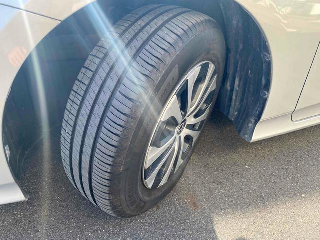 プリウス Ｓ　ドライブレコーダー　バックカメラ　ＴＶ　アルミホイール　オートライト　ＬＥＤヘッドランプ　ＣＶＴ　スマートキー　アイドリングストップ　盗難防止システム　記録簿　衝突安全ボディ　ＡＢＳ　ＥＳＣ　エアコン（18枚目）