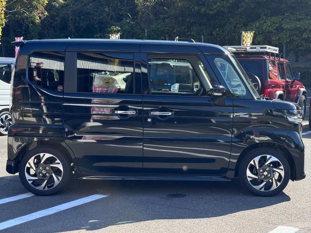 スペーシアカスタム ハイブリッドXS 届出済未使用車 衝突軽減ブレーキ 両側パワースライドドア LEDライト ハーフレザーシート シートヒーター オットマン ヘッドアップディスプレイ アダプティブクルーズコントロール(6枚目)