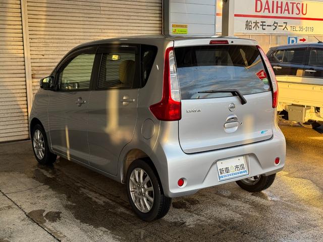 デイズ X 禁煙車 4WD フルセグナビ アラウンドビューモニター プッシュスタート スマートキー シートヒーター オートエアコン(6枚目)