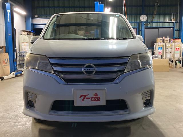 セレナ ハイウェイスター　Ｗエアコン　運転席エアバッグ　フルフラットシート　クルーズコントロール　横滑り防止システム　ナビ＆フルセグＴＶ　盗難防止装置　ウォークスルー　後席モニター　インテリジェントキ－（3枚目）