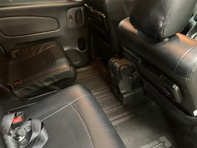 セレナ ハイウェイスター　Ｗエアコン　運転席エアバッグ　フルフラットシート　クルーズコントロール　横滑り防止システム　ナビ＆フルセグＴＶ　盗難防止装置　ウォークスルー　後席モニター　インテリジェントキ－（14枚目）