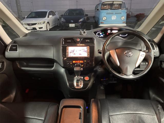 セレナ ハイウェイスター　Ｗエアコン　運転席エアバッグ　フルフラットシート　クルーズコントロール　横滑り防止システム　ナビ＆フルセグＴＶ　盗難防止装置　ウォークスルー　後席モニター　インテリジェントキ－（15枚目）