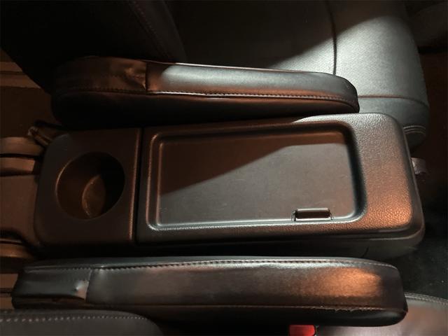 セレナ ハイウェイスター　Ｗエアコン　運転席エアバッグ　フルフラットシート　クルーズコントロール　横滑り防止システム　ナビ＆フルセグＴＶ　盗難防止装置　ウォークスルー　後席モニター　インテリジェントキ－（21枚目）