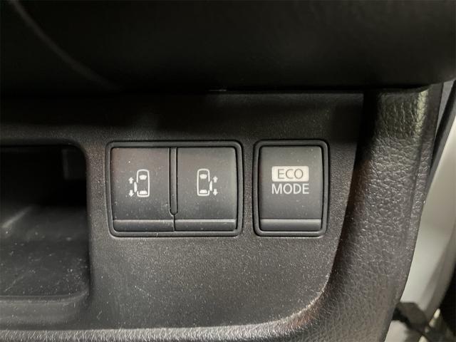 セレナ ハイウェイスター　Ｗエアコン　運転席エアバッグ　フルフラットシート　クルーズコントロール　横滑り防止システム　ナビ＆フルセグＴＶ　盗難防止装置　ウォークスルー　後席モニター　インテリジェントキ－（22枚目）