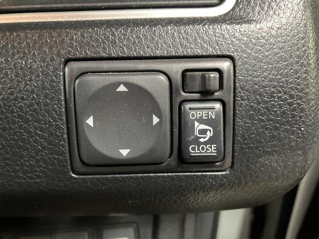 セレナ ハイウェイスター　Ｗエアコン　運転席エアバッグ　フルフラットシート　クルーズコントロール　横滑り防止システム　ナビ＆フルセグＴＶ　盗難防止装置　ウォークスルー　後席モニター　インテリジェントキ－（23枚目）