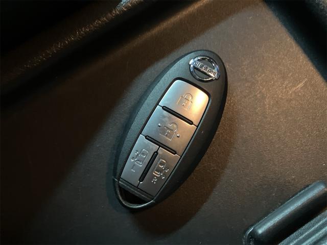 セレナ ハイウェイスター　Ｗエアコン　運転席エアバッグ　フルフラットシート　クルーズコントロール　横滑り防止システム　ナビ＆フルセグＴＶ　盗難防止装置　ウォークスルー　後席モニター　インテリジェントキ－（25枚目）