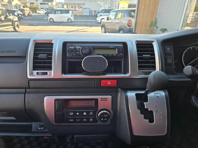 ハイエースバン 衝突被害軽減システム 両側スライドドア スマートキー CVT 100V電源 ESC エアコン パワーウィンドウ 運転席エアバッグ 助手席エアバッグ ダムド DAMD カスタム(24枚目)