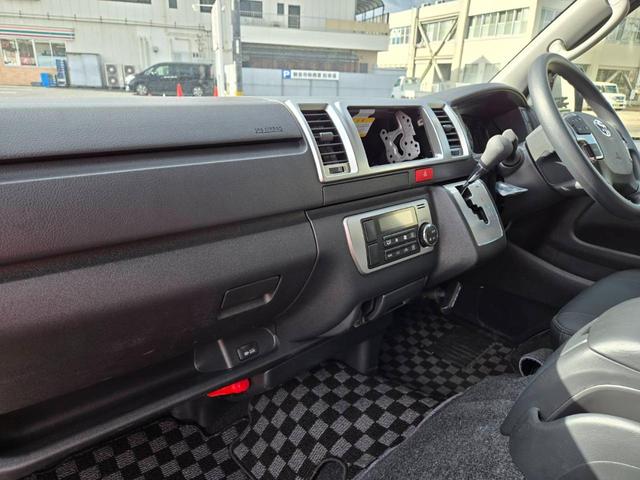 ハイエースバン 衝突被害軽減システム 両側スライドドア スマートキー CVT 100V電源 ESC エアコン パワーウィンドウ 運転席エアバッグ 助手席エアバッグ ダムド DAMD カスタム(31枚目)