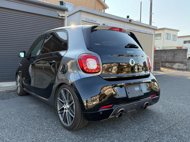 スマートフォーフォー ＢＲＡＢＵＳ　エクスクルーシブ　社外車高調・ナビ・バックカメラ・Ｂｌｕｅｔｏｏｔｈ・ドラレコ・パノラマミックガラスルーフ・衝突警告・レーンキープアシスト・コーナーセンサー・シートヒーター・黒革・ＥＴＣ・１７インチホイール・（2枚目）