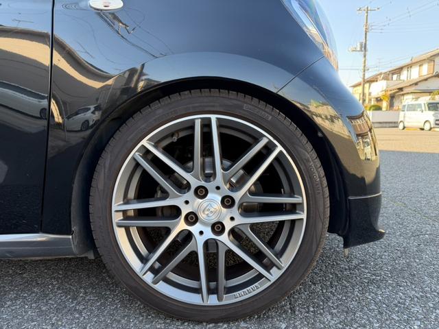 スマートフォーフォー ＢＲＡＢＵＳ　エクスクルーシブ　社外車高調・ナビ・バックカメラ・Ｂｌｕｅｔｏｏｔｈ・ドラレコ・パノラマミックガラスルーフ・衝突警告・レーンキープアシスト・コーナーセンサー・シートヒーター・黒革・ＥＴＣ・１７インチホイール・（17枚目）