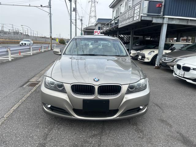 ３シリーズ ３２０ｉ　ＨＩＤヘッドライト　純正ナビゲーション　ＥＴＣ　新品社外ドライブレコ付きバックカメラ　運転席、助手席メモリー付本革パワシート　シートヒーター　純正アルミホイール　禁煙車　スペアキーあり（2枚目）