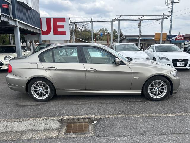 ３シリーズ ３２０ｉ　ＨＩＤヘッドライト　純正ナビゲーション　ＥＴＣ　新品社外ドライブレコ付きバックカメラ　運転席、助手席メモリー付本革パワシート　シートヒーター　純正アルミホイール　禁煙車　スペアキーあり（8枚目）
