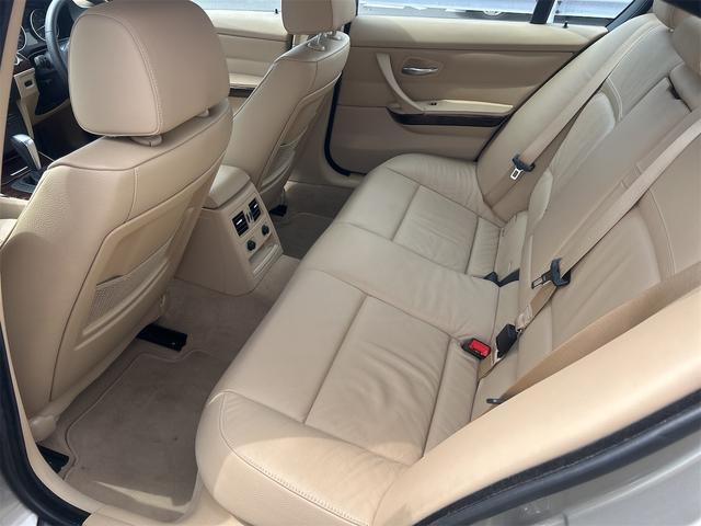 ３シリーズ ３２０ｉ　ＨＩＤヘッドライト　純正ナビゲーション　ＥＴＣ　新品社外ドライブレコ付きバックカメラ　運転席、助手席メモリー付本革パワシート　シートヒーター　純正アルミホイール　禁煙車　スペアキーあり（33枚目）