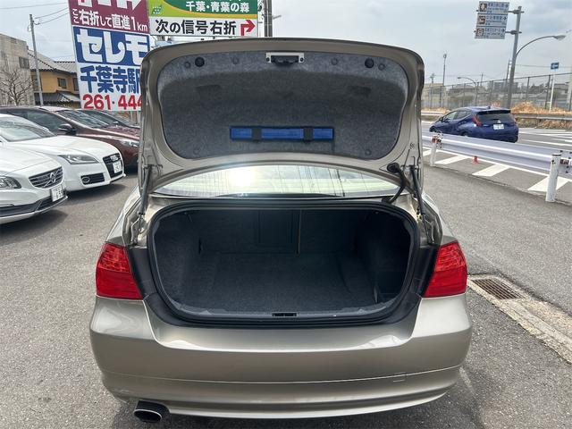 ３シリーズ ３２０ｉ　ＨＩＤヘッドライト　純正ナビゲーション　ＥＴＣ　新品社外ドライブレコ付きバックカメラ　運転席、助手席メモリー付本革パワシート　シートヒーター　純正アルミホイール　禁煙車　スペアキーあり（46枚目）
