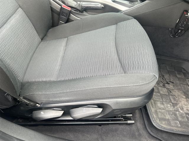 X1 sDrive 18i HIDヘッドライト 前後新品タイヤ オイル交換済み 社外ナビゲーション ETC バックカメラ ドライブレコーダー 純正17インチブラックポリッシュアルミホイール プッシュスタート 禁煙車(11枚目)