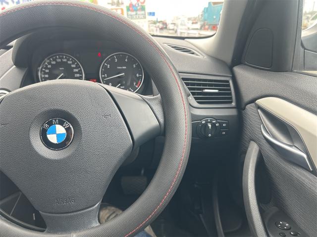 X1 sDrive 18i HIDヘッドライト 前後新品タイヤ オイル交換済み 社外ナビゲーション ETC バックカメラ ドライブレコーダー 純正17インチブラックポリッシュアルミホイール プッシュスタート 禁煙車(21枚目)