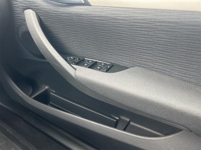 X1 sDrive 18i HIDヘッドライト 前後新品タイヤ オイル交換済み 社外ナビゲーション ETC バックカメラ ドライブレコーダー 純正17インチブラックポリッシュアルミホイール プッシュスタート 禁煙車(26枚目)