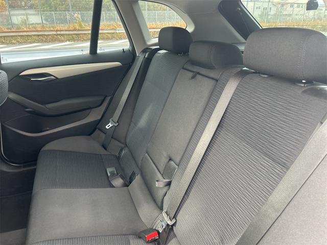 X1 sDrive 18i HIDヘッドライト 前後新品タイヤ オイル交換済み 社外ナビゲーション ETC バックカメラ ドライブレコーダー 純正17インチブラックポリッシュアルミホイール プッシュスタート 禁煙車(33枚目)