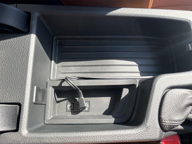 ３シリーズ ３２０ｉツーリング　ポリマーコート済み　ＨＩＤ　ＬＥＤポジション　純正ＨＤＤナビゲーション　ＥＴＣ　バックカメラ　メモリー付き本革パワーシート　シートＨ　プッシュスタート　レグノタイヤ　純正アルミ　禁煙車　スペアキーあり（13枚目）