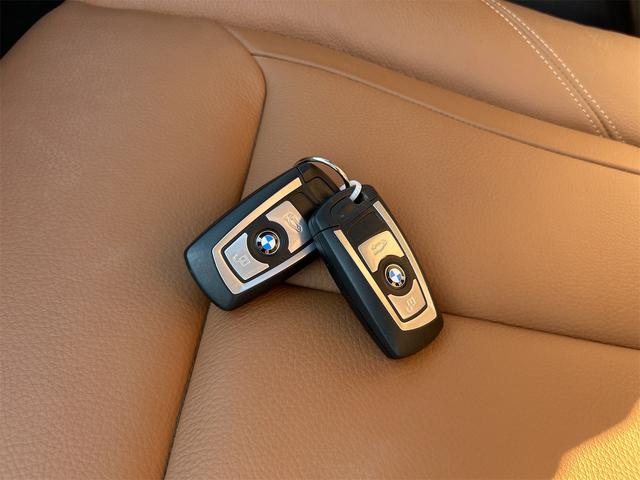 ３シリーズ ３２０ｉツーリング　ポリマーコート済み　ＨＩＤ　ＬＥＤポジション　純正ＨＤＤナビゲーション　ＥＴＣ　バックカメラ　メモリー付き本革パワーシート　シートＨ　プッシュスタート　レグノタイヤ　純正アルミ　禁煙車　スペアキーあり（43枚目）