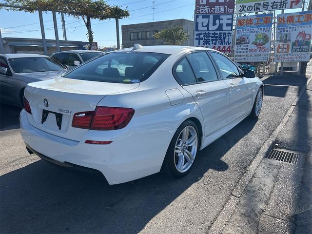 《機関》ロードテストで足回り、エンジン、ミッション、Ａ／Ｃが問題ないのを確認しています。下回り点検でオイル漏れやブレーキ残量、タイヤの溝に問題ないことを確認しています。