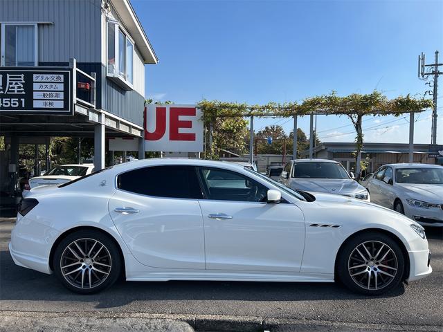 ギブリ ベースグレード　ＨＩＤ　ＬＥＤポジション　純正ナビ　ＥＴＣ　バックカメラ　Ｐソナー　パドルＳ　本革シート　シートＨ　　ＳＲ　ＷＡＬＤブラックバイソンエアロキットＦ・Ｓ・Ｒ　Ｐスタート　Ｉストップ　１９インチＡＷ（4枚目）