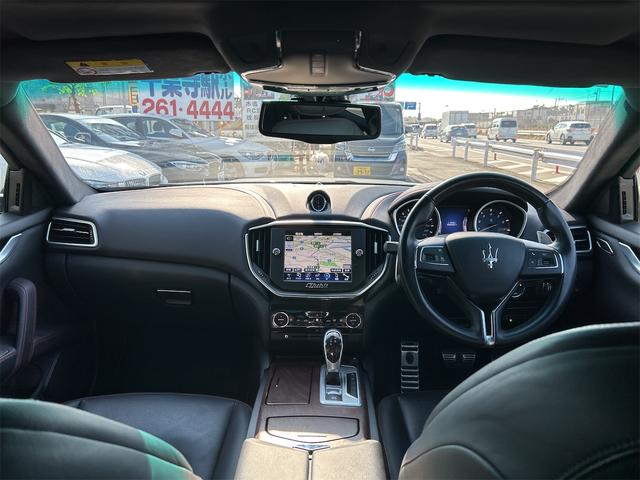 ギブリ ベースグレード　ＨＩＤ　ＬＥＤポジション　純正ナビ　ＥＴＣ　バックカメラ　Ｐソナー　パドルＳ　本革シート　シートＨ　　ＳＲ　ＷＡＬＤブラックバイソンエアロキットＦ・Ｓ・Ｒ　Ｐスタート　Ｉストップ　１９インチＡＷ（8枚目）