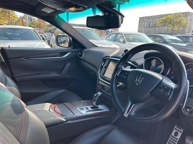 ギブリ ベースグレード　ＨＩＤ　ＬＥＤポジション　純正ナビ　ＥＴＣ　バックカメラ　Ｐソナー　パドルＳ　本革シート　シートＨ　　ＳＲ　ＷＡＬＤブラックバイソンエアロキットＦ・Ｓ・Ｒ　Ｐスタート　Ｉストップ　１９インチＡＷ（10枚目）