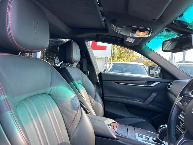 ギブリ ベースグレード　ＨＩＤ　ＬＥＤポジション　純正ナビ　ＥＴＣ　バックカメラ　Ｐソナー　パドルＳ　本革シート　シートＨ　　ＳＲ　ＷＡＬＤブラックバイソンエアロキットＦ・Ｓ・Ｒ　Ｐスタート　Ｉストップ　１９インチＡＷ（11枚目）