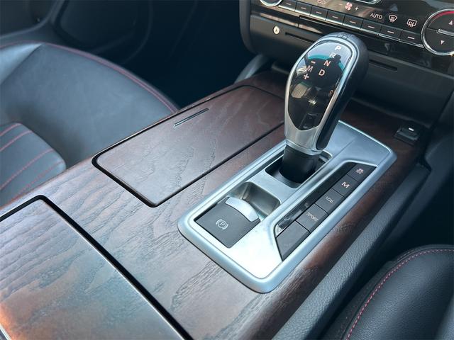 ギブリ ベースグレード　ＨＩＤ　ＬＥＤポジション　純正ナビ　ＥＴＣ　バックカメラ　Ｐソナー　パドルＳ　本革シート　シートＨ　　ＳＲ　ＷＡＬＤブラックバイソンエアロキットＦ・Ｓ・Ｒ　Ｐスタート　Ｉストップ　１９インチＡＷ（17枚目）