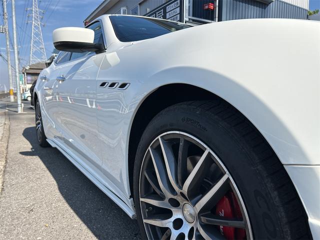 ギブリ ベースグレード　ＨＩＤ　ＬＥＤポジション　純正ナビ　ＥＴＣ　バックカメラ　Ｐソナー　パドルＳ　本革シート　シートＨ　　ＳＲ　ＷＡＬＤブラックバイソンエアロキットＦ・Ｓ・Ｒ　Ｐスタート　Ｉストップ　１９インチＡＷ（41枚目）