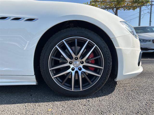 ギブリ ベースグレード　ＨＩＤ　ＬＥＤポジション　純正ナビ　ＥＴＣ　バックカメラ　Ｐソナー　パドルＳ　本革シート　シートＨ　　ＳＲ　ＷＡＬＤブラックバイソンエアロキットＦ・Ｓ・Ｒ　Ｐスタート　Ｉストップ　１９インチＡＷ（49枚目）