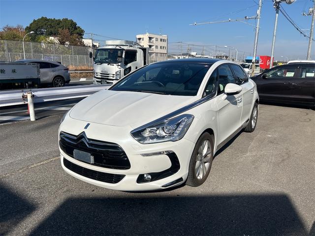 DS5 特別限定車 HID LEDポジション ナビゲーション ETC ミラー型Bカメラ Pソナー 本革シート シートH 前後電動パノラマルーフ プッシュスタート ヘッドアップディスプレイ 純正17AW 禁煙車(3枚目)