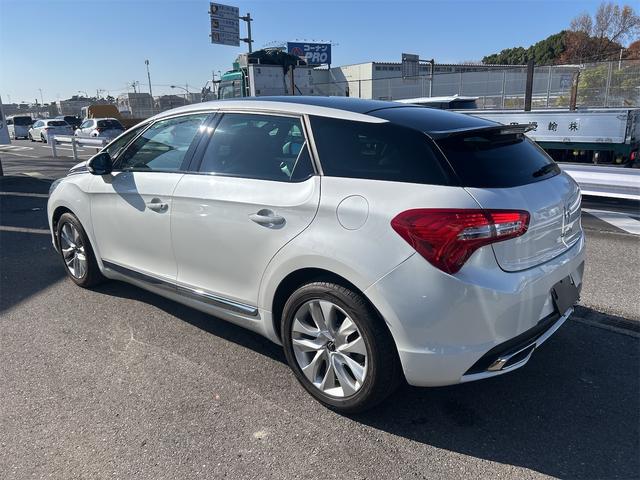 DS5 特別限定車 HID LEDポジション ナビゲーション ETC ミラー型Bカメラ Pソナー 本革シート シートH 前後電動パノラマルーフ プッシュスタート ヘッドアップディスプレイ 純正17AW 禁煙車(5枚目)