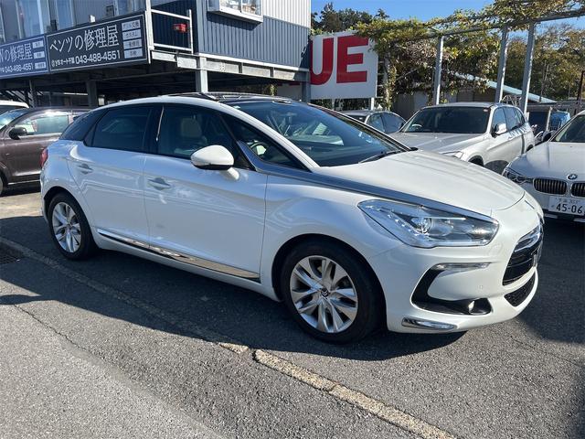 DS5 特別限定車 HID LEDポジション ナビゲーション ETC ミラー型Bカメラ Pソナー 本革シート シートH 前後電動パノラマルーフ プッシュスタート ヘッドアップディスプレイ 純正17AW 禁煙車(9枚目)