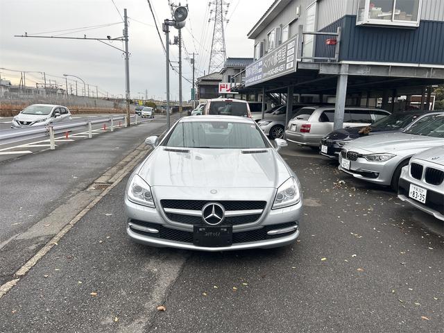 ＳＬＫ 　ＨＩＤヘッドライト　ＬＥＤポジション　純正ＨＤＤナビゲーション　ＥＴＣ　　パークトロ二クス　本革シート　シートヒーター　純正１７インチＡＷ　Ｐシフト　Ｐスタート　カーボンリップ　禁煙車（2枚目）