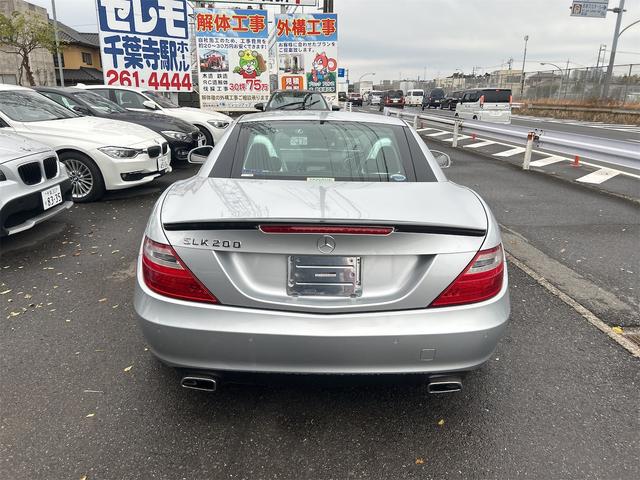 ＳＬＫ 　ＨＩＤヘッドライト　ＬＥＤポジション　純正ＨＤＤナビゲーション　ＥＴＣ　　パークトロ二クス　本革シート　シートヒーター　純正１７インチＡＷ　Ｐシフト　Ｐスタート　カーボンリップ　禁煙車（6枚目）