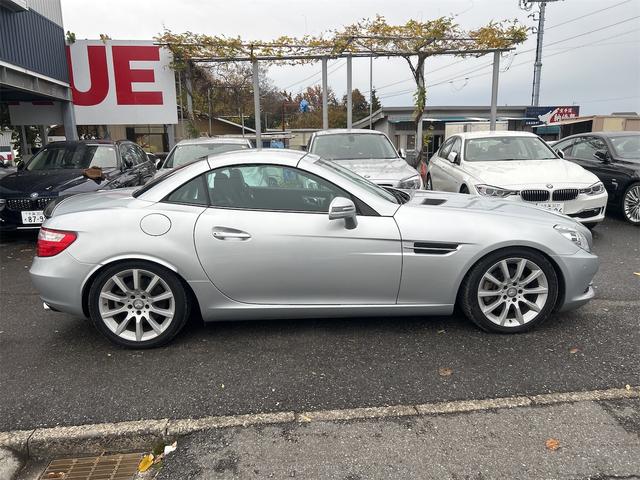 ＳＬＫ 　ＨＩＤヘッドライト　ＬＥＤポジション　純正ＨＤＤナビゲーション　ＥＴＣ　　パークトロ二クス　本革シート　シートヒーター　純正１７インチＡＷ　Ｐシフト　Ｐスタート　カーボンリップ　禁煙車（8枚目）