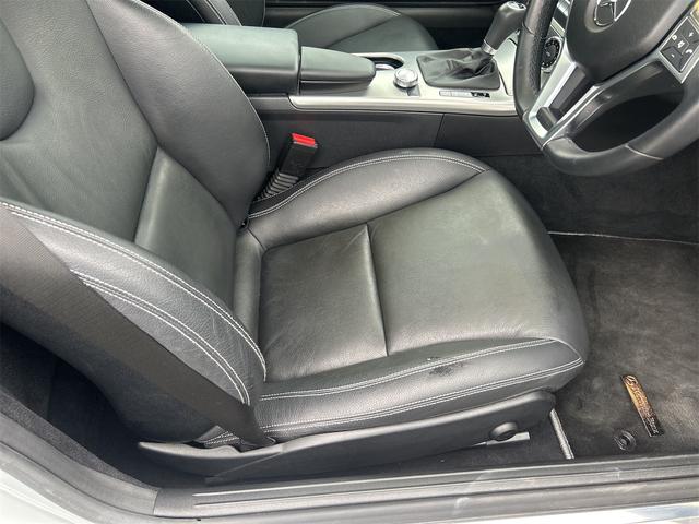 ＳＬＫ 　ＨＩＤヘッドライト　ＬＥＤポジション　純正ＨＤＤナビゲーション　ＥＴＣ　　パークトロ二クス　本革シート　シートヒーター　純正１７インチＡＷ　Ｐシフト　Ｐスタート　カーボンリップ　禁煙車（11枚目）