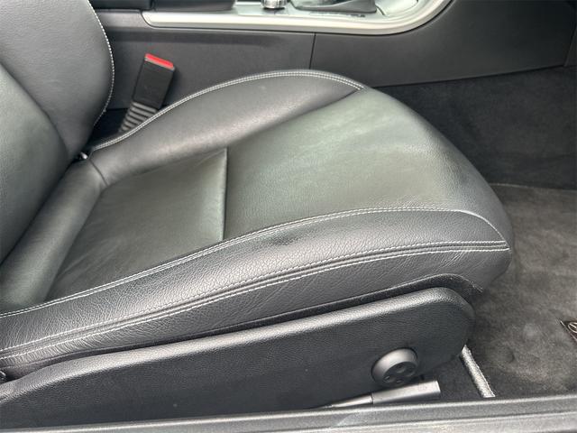 ＳＬＫ 　ＨＩＤヘッドライト　ＬＥＤポジション　純正ＨＤＤナビゲーション　ＥＴＣ　　パークトロ二クス　本革シート　シートヒーター　純正１７インチＡＷ　Ｐシフト　Ｐスタート　カーボンリップ　禁煙車（12枚目）