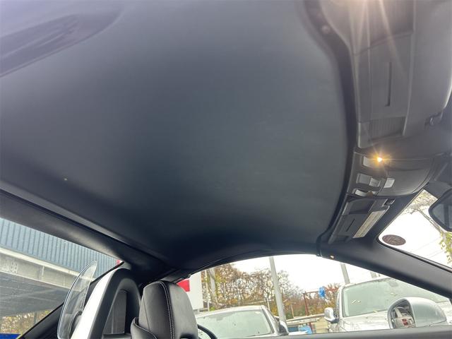 ＳＬＫ 　ＨＩＤヘッドライト　ＬＥＤポジション　純正ＨＤＤナビゲーション　ＥＴＣ　　パークトロ二クス　本革シート　シートヒーター　純正１７インチＡＷ　Ｐシフト　Ｐスタート　カーボンリップ　禁煙車（14枚目）