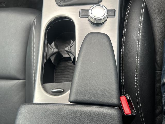 ＳＬＫ 　ＨＩＤヘッドライト　ＬＥＤポジション　純正ＨＤＤナビゲーション　ＥＴＣ　　パークトロ二クス　本革シート　シートヒーター　純正１７インチＡＷ　Ｐシフト　Ｐスタート　カーボンリップ　禁煙車（16枚目）