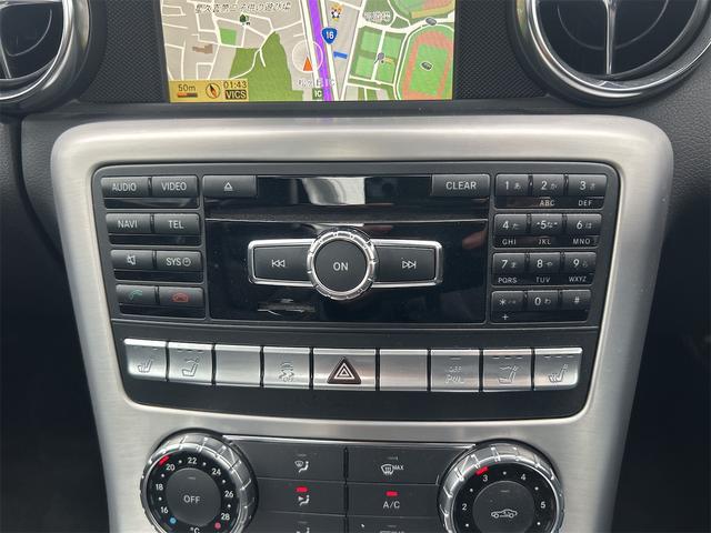 ＳＬＫ 　ＨＩＤヘッドライト　ＬＥＤポジション　純正ＨＤＤナビゲーション　ＥＴＣ　　パークトロ二クス　本革シート　シートヒーター　純正１７インチＡＷ　Ｐシフト　Ｐスタート　カーボンリップ　禁煙車（21枚目）