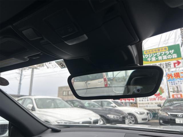 ＳＬＫ 　ＨＩＤヘッドライト　ＬＥＤポジション　純正ＨＤＤナビゲーション　ＥＴＣ　　パークトロ二クス　本革シート　シートヒーター　純正１７インチＡＷ　Ｐシフト　Ｐスタート　カーボンリップ　禁煙車（24枚目）